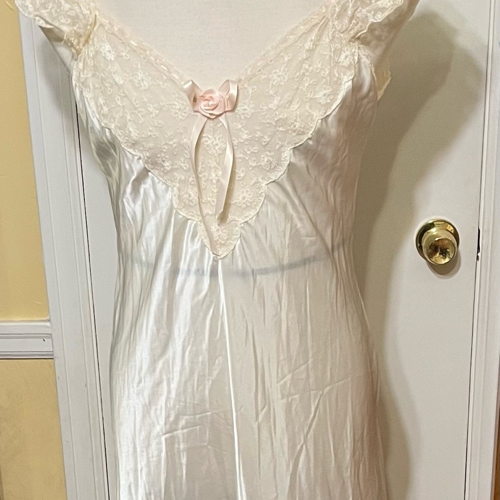 Elegant Cream Lace Chemise
